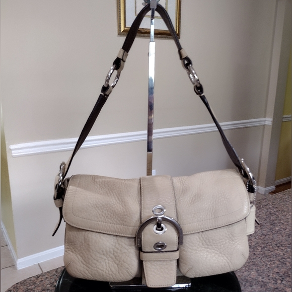 COACH Soho Biege/Cream Purse - Picture 1 of 17